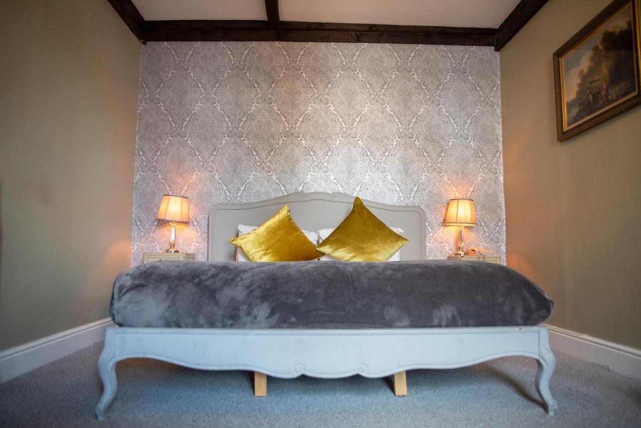 Hotel The Oak House Axbridge Esterno foto A bedroom at the hotel