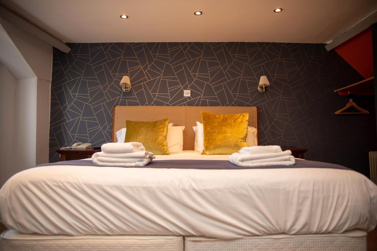 Hotel The Oak House Axbridge Esterno foto A bedroom at the hotel