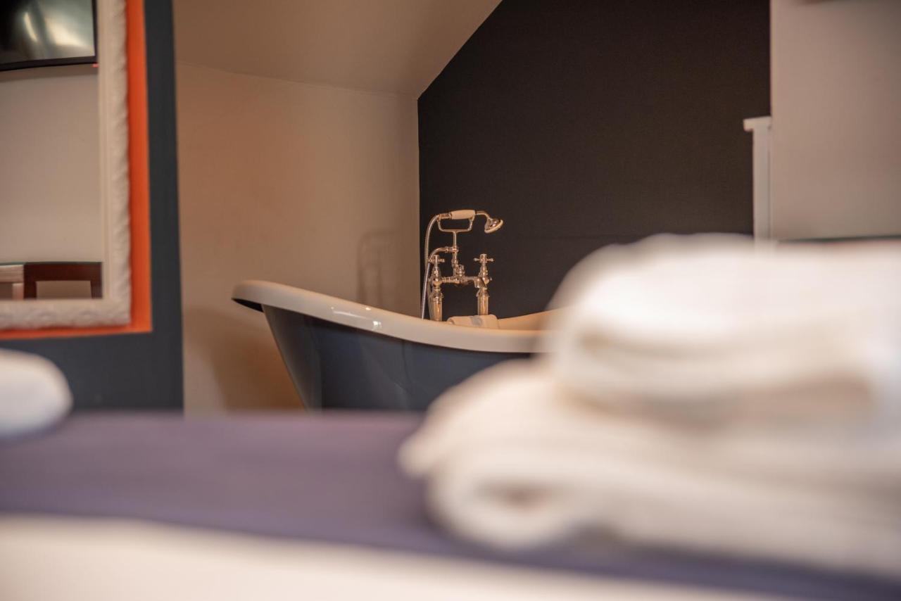 Hotel The Oak House Axbridge Esterno foto A bathroom at the hotel