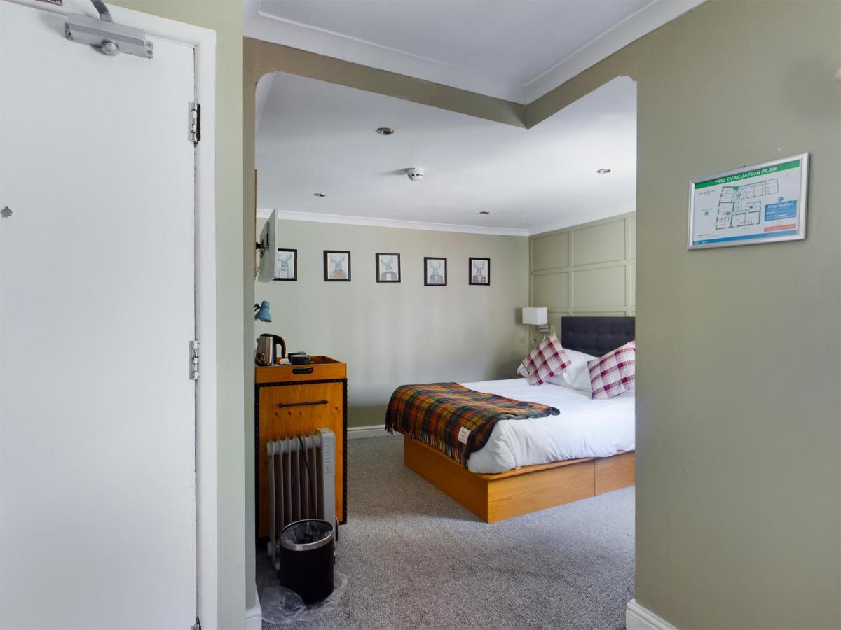 Hotel The Oak House Axbridge Esterno foto A bedroom at the hotel