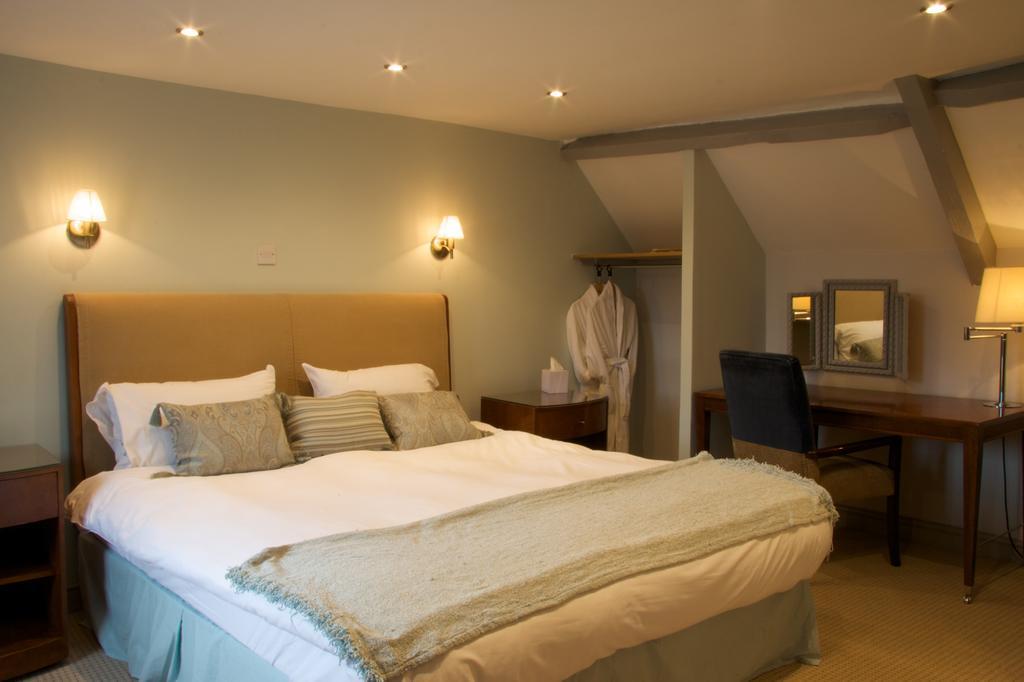 Hotel The Oak House Axbridge Esterno foto A bedroom at the hotel