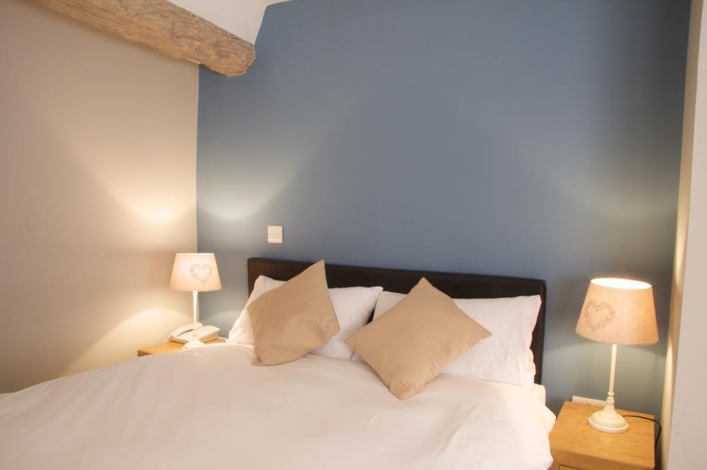 Hotel The Oak House Axbridge Esterno foto A bedroom at the hotel